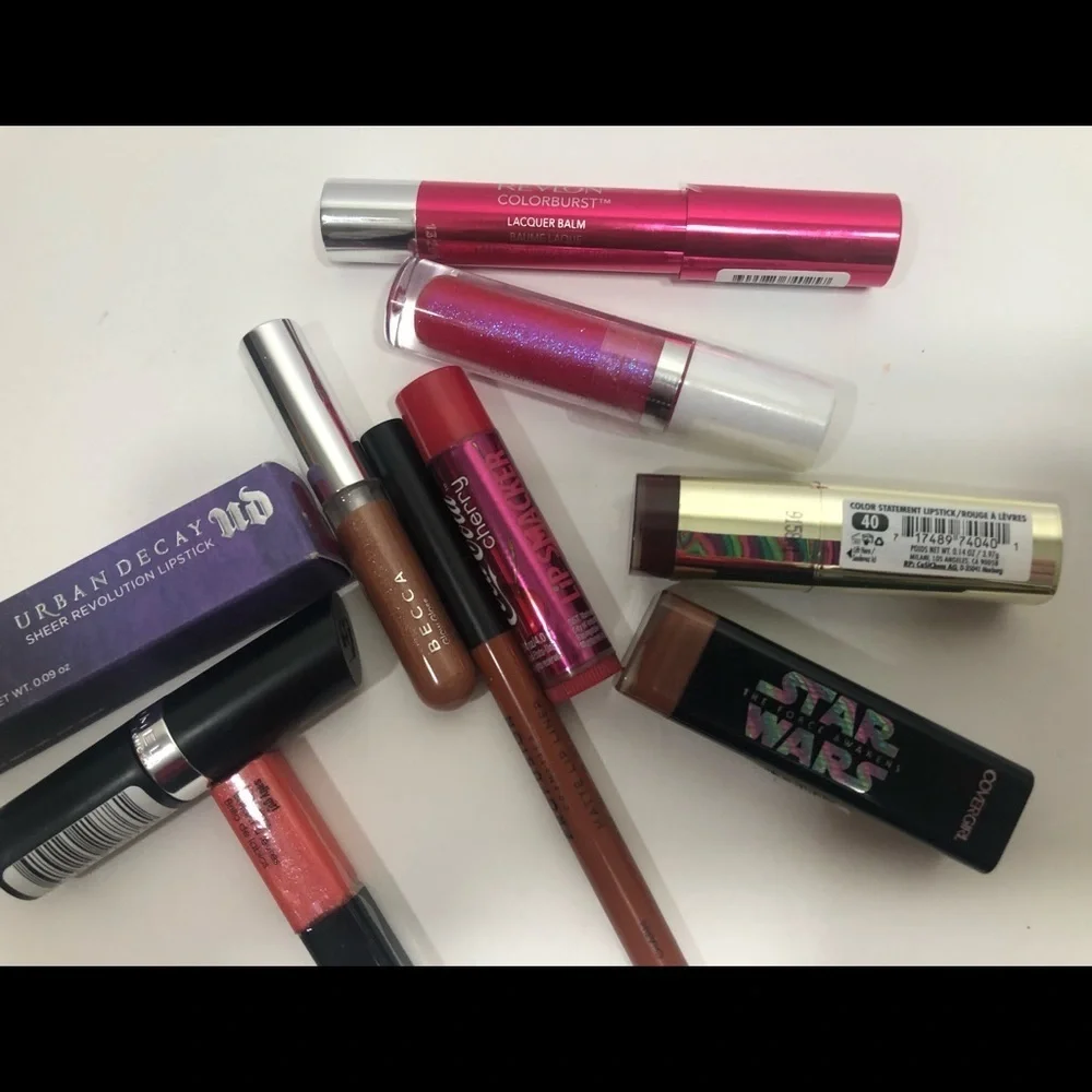 8+ Item Lip Stick/Gloss/Color